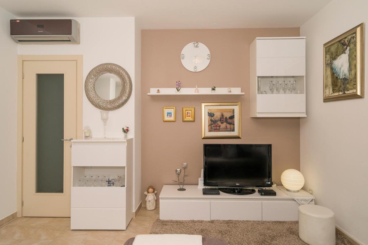 Luxury 1 Bedroom App Center&Balcony Free Parking Split Buitenkant foto